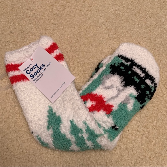 NWT Old Navy Cozy Socks w/ Polar Bear Print - Picture 1 of 2